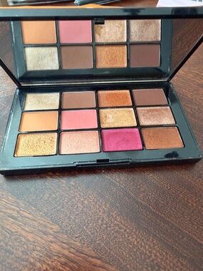 NARS Afterglow Irresistible 12 Shadow